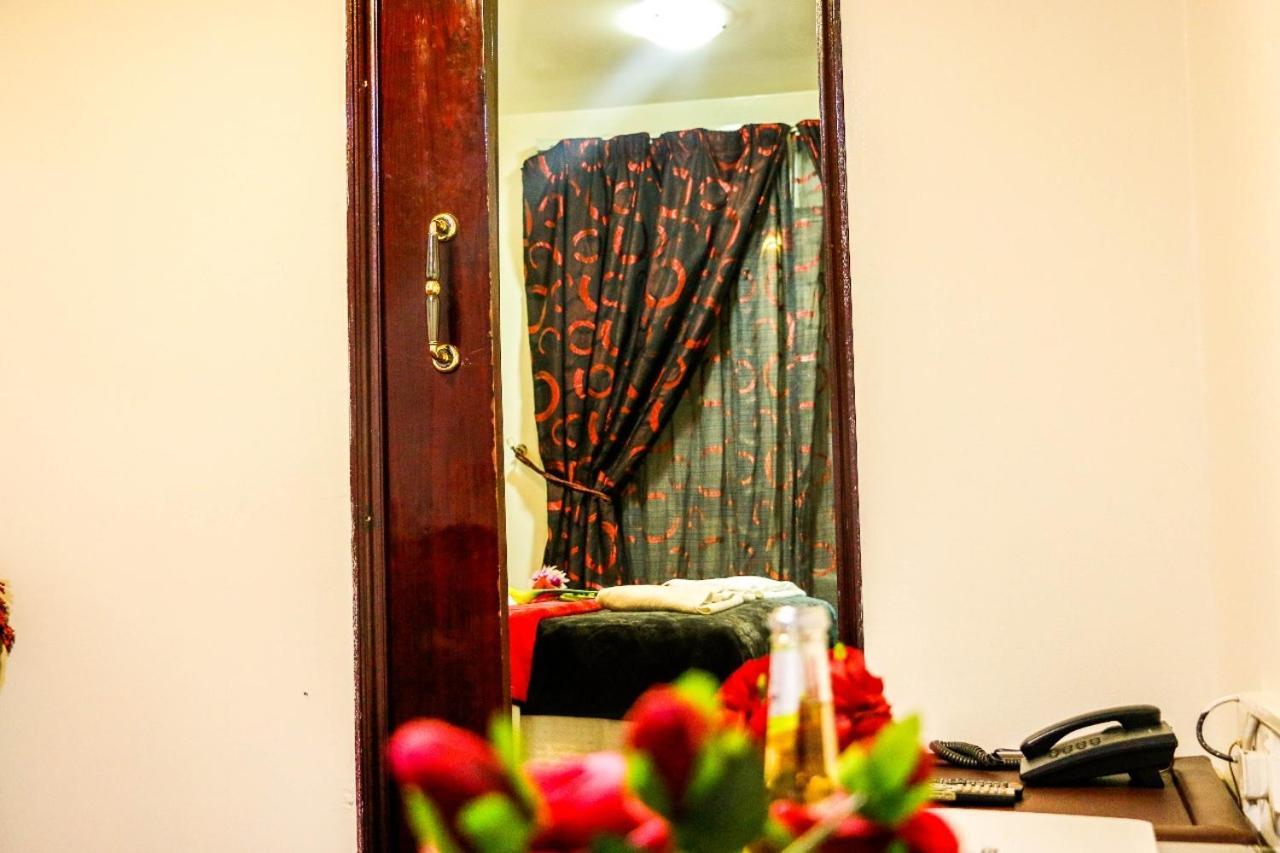 דובאי Karoon Hotel מראה חיצוני תמונה